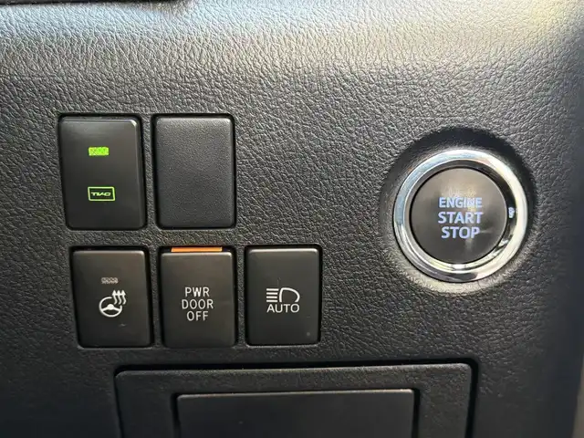 トヨタ ヴェルファイア Z Gエディション 兵庫県 2019(令1)年 4.1万km ホワイトパールクリスタルシャイン 純正メモリーナビ(NSZN-Z68T)/（フルセグTV/CD/DVD）/純正フリップダウンモニター/バックカメラ/ETC/黒革シート/シートヒーター/エアシート/パワーシート(メモリ機能付き)/純正LEDオートヘッドライト/オートハイビーム/純正LEDフォグランプ/コンビステアリング/ステアリングスイッチ/ステアリングヒーター/パワーバックドア/全方位ドライブレコーダー/オートリトラウィンカーミラー//シーケンシャルウィンカー/PCS/LTA/PKSB/RSA/ACC/横滑り防止/リアロールシェード/オットマン付シート/自動防眩ルームミラー/照明付バニティミラー/スマートキー/スペアスマートキー/純正フロアマット/純正ドアバイザー/スペアタイヤ/AW付スタッドレスタイヤ4本(車載有)/新車時保証書/取扱説明書