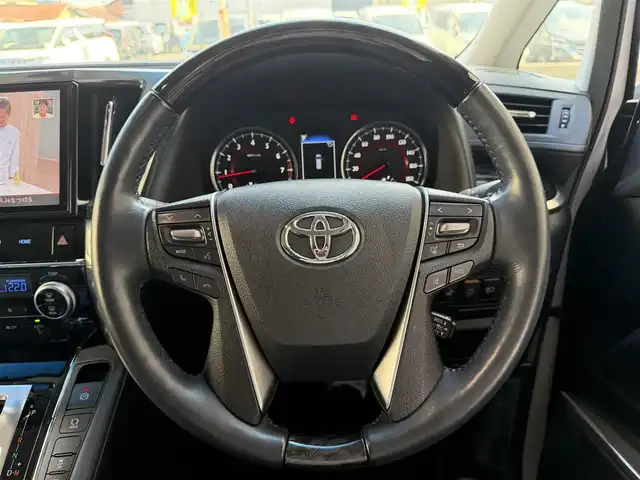 トヨタ ヴェルファイア Z Gエディション 兵庫県 2019(令1)年 4.1万km ホワイトパールクリスタルシャイン 純正メモリーナビ(NSZN-Z68T)/（フルセグTV/CD/DVD）/純正フリップダウンモニター/バックカメラ/ETC/黒革シート/シートヒーター/エアシート/パワーシート(メモリ機能付き)/純正LEDオートヘッドライト/オートハイビーム/純正LEDフォグランプ/コンビステアリング/ステアリングスイッチ/ステアリングヒーター/パワーバックドア/全方位ドライブレコーダー/オートリトラウィンカーミラー//シーケンシャルウィンカー/PCS/LTA/PKSB/RSA/ACC/横滑り防止/リアロールシェード/オットマン付シート/自動防眩ルームミラー/照明付バニティミラー/スマートキー/スペアスマートキー/純正フロアマット/純正ドアバイザー/スペアタイヤ/AW付スタッドレスタイヤ4本(車載有)/新車時保証書/取扱説明書