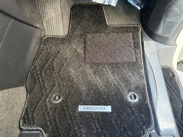 トヨタ ヴェルファイア Z Gエディション 兵庫県 2019(令1)年 4.1万km ホワイトパールクリスタルシャイン 純正メモリーナビ(NSZN-Z68T)/（フルセグTV/CD/DVD）/純正フリップダウンモニター/バックカメラ/ETC/黒革シート/シートヒーター/エアシート/パワーシート(メモリ機能付き)/純正LEDオートヘッドライト/オートハイビーム/純正LEDフォグランプ/コンビステアリング/ステアリングスイッチ/ステアリングヒーター/パワーバックドア/全方位ドライブレコーダー/オートリトラウィンカーミラー//シーケンシャルウィンカー/PCS/LTA/PKSB/RSA/ACC/横滑り防止/リアロールシェード/オットマン付シート/自動防眩ルームミラー/照明付バニティミラー/スマートキー/スペアスマートキー/純正フロアマット/純正ドアバイザー/スペアタイヤ/AW付スタッドレスタイヤ4本(車載有)/新車時保証書/取扱説明書