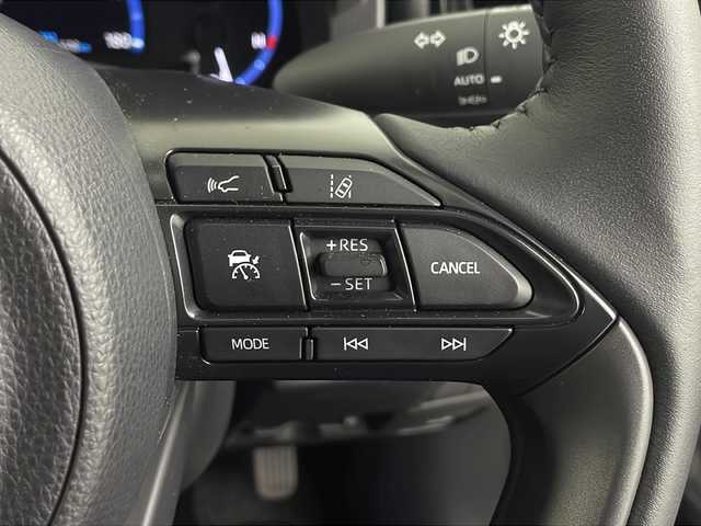 トヨタ ヤリスクロス ハイブリッド Z 埼玉県 2024(令6)年 0.6万km ブラックマイカ 純正ディスプレイオーディオ/（AM/FM/BT/USB）/全方位カメラ/ハーフレザーシート/シートヒーター/運転席パワーシート/ビルトイン2.0ETC/レーダークルーズコントロール/横滑り防止装置/ブラインドスポットモニター/ハンドルヒーター/オートハイビーム/純正18インチアルミホイール/純正フロアマット/前後ドライブレコーダー/LEDライト/LEDフォグランプ