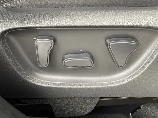 トヨタ ヤリスクロス ハイブリッド Z 埼玉県 2024(令6)年 0.6万km ブラックマイカ 純正ディスプレイオーディオ/（AM/FM/BT/USB）/全方位カメラ/ハーフレザーシート/シートヒーター/運転席パワーシート/ビルトイン2.0ETC/レーダークルーズコントロール/横滑り防止装置/ブラインドスポットモニター/ハンドルヒーター/オートハイビーム/純正18インチアルミホイール/純正フロアマット/前後ドライブレコーダー/LEDライト/LEDフォグランプ