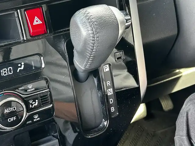 トヨタ ルーミー カスタムG－T 滋賀県 2023(令5)年 3.6万km ブラックマイカメタリック/パールホワイト2トーン 純正9インチナビ/【Bluetooth/CD/DVD/フルセグTV】/全方位カメラ/両側パワースライドドア/レーダークルーズコントロール/レーンディパーチャーアラート/プリクラッシュセーフティ/LEDヘッドライト/オートマチックハイビーム/クリアランスソナー/ビルトインETC/前後ドライブレコーダー/電動パーキングブレーキ/オートブレーキホールド/D/Nシートヒーター/純正フロアマット/ドアバイザー/プッシュスタート/スマートキー/ステアリングリモコン