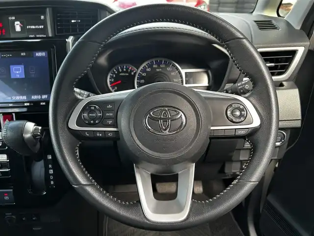 トヨタ ルーミー カスタムG－T 滋賀県 2023(令5)年 3.6万km ブラックマイカメタリック/パールホワイト2トーン 純正9インチナビ/【Bluetooth/CD/DVD/フルセグTV】/全方位カメラ/両側パワースライドドア/レーダークルーズコントロール/レーンディパーチャーアラート/プリクラッシュセーフティ/LEDヘッドライト/オートマチックハイビーム/クリアランスソナー/ビルトインETC/前後ドライブレコーダー/電動パーキングブレーキ/オートブレーキホールド/D/Nシートヒーター/純正フロアマット/ドアバイザー/プッシュスタート/スマートキー/ステアリングリモコン