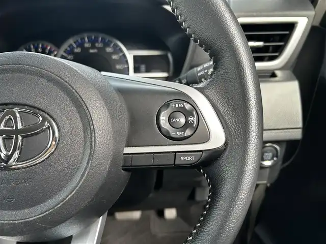 トヨタ ルーミー カスタムG－T 滋賀県 2023(令5)年 3.6万km ブラックマイカメタリック/パールホワイト2トーン 純正9インチナビ/【Bluetooth/CD/DVD/フルセグTV】/全方位カメラ/両側パワースライドドア/レーダークルーズコントロール/レーンディパーチャーアラート/プリクラッシュセーフティ/LEDヘッドライト/オートマチックハイビーム/クリアランスソナー/ビルトインETC/前後ドライブレコーダー/電動パーキングブレーキ/オートブレーキホールド/D/Nシートヒーター/純正フロアマット/ドアバイザー/プッシュスタート/スマートキー/ステアリングリモコン