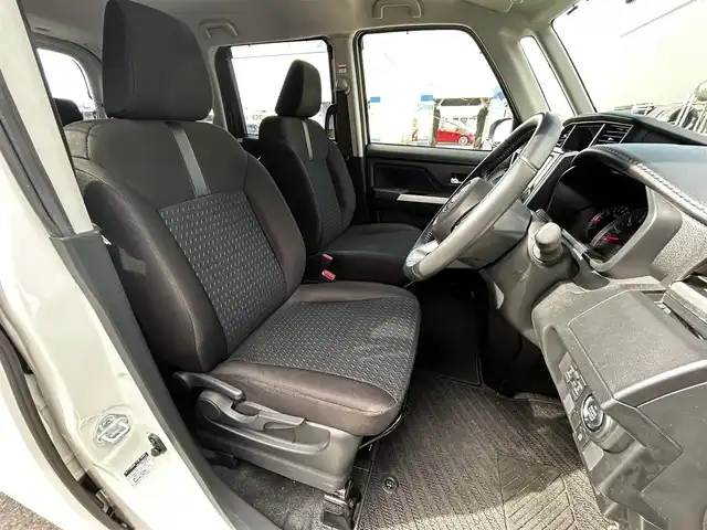 トヨタ ルーミー カスタムG－T 滋賀県 2023(令5)年 3.6万km ブラックマイカメタリック/パールホワイト2トーン 純正9インチナビ/【Bluetooth/CD/DVD/フルセグTV】/全方位カメラ/両側パワースライドドア/レーダークルーズコントロール/レーンディパーチャーアラート/プリクラッシュセーフティ/LEDヘッドライト/オートマチックハイビーム/クリアランスソナー/ビルトインETC/前後ドライブレコーダー/電動パーキングブレーキ/オートブレーキホールド/D/Nシートヒーター/純正フロアマット/ドアバイザー/プッシュスタート/スマートキー/ステアリングリモコン