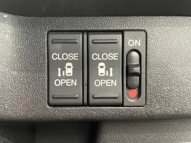 ホンダ ステップワゴン スパーダ ホンダセンシング 鹿児島県 2016(平28)年 5.2万km プレミアムスパークルブラックパール 禁煙車　/純正ナビ(CD/DVD/フルセグTV/Bluetooth)　/バックカメラ　/両側パワースライドドア　/ホンダセンシング　/・衝突軽減ブレーキ/・アダプティブクルーズコントロール/・車線維持支援システム/・路外逸脱抑制機能/・誤発進抑制機能/・先行車発進お知らせ機能/・標識認識機能/フリップダウンモニター　/追従型クルーズコントロール　/コーナーセンサー　/わくわくゲート/LEDヘッドライト　/ETC　/純正フロアマット　/純正アルミホイール/ドアバイザー