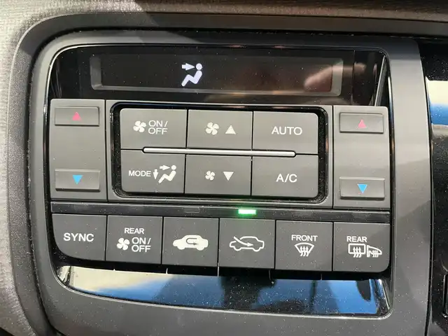 ホンダ ステップワゴン スパーダ ホンダセンシング 鹿児島県 2016(平28)年 5.2万km プレミアムスパークルブラックパール 禁煙車　/純正ナビ(CD/DVD/フルセグTV/Bluetooth)　/バックカメラ　/両側パワースライドドア　/ホンダセンシング　/・衝突軽減ブレーキ/・アダプティブクルーズコントロール/・車線維持支援システム/・路外逸脱抑制機能/・誤発進抑制機能/・先行車発進お知らせ機能/・標識認識機能/フリップダウンモニター　/追従型クルーズコントロール　/コーナーセンサー　/わくわくゲート/LEDヘッドライト　/ETC　/純正フロアマット　/純正アルミホイール/ドアバイザー