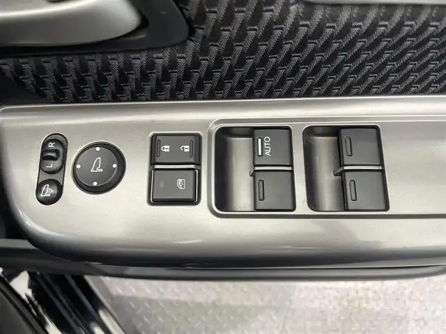 ホンダ ステップワゴン スパーダ ホンダセンシング 鹿児島県 2016(平28)年 5.2万km プレミアムスパークルブラックパール 禁煙車　/純正ナビ(CD/DVD/フルセグTV/Bluetooth)　/バックカメラ　/両側パワースライドドア　/ホンダセンシング　/・衝突軽減ブレーキ/・アダプティブクルーズコントロール/・車線維持支援システム/・路外逸脱抑制機能/・誤発進抑制機能/・先行車発進お知らせ機能/・標識認識機能/フリップダウンモニター　/追従型クルーズコントロール　/コーナーセンサー　/わくわくゲート/LEDヘッドライト　/ETC　/純正フロアマット　/純正アルミホイール/ドアバイザー