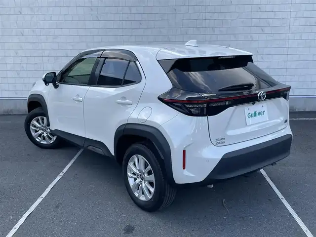 トヨタ ヤリスクロス ハイブリッド G 静岡県 2021(令3)年 2.6万km ホワイトパールクリスタルシャイン ワンオーナー/純正ディスプレイオーディオナビ/（AM/FM/BT/Miracast)/フルセグTV/HDMI端子有り/バックカメラ/クリアランスソナー/レーダークルーズコントロール/トヨタセーフティセンス/プリクラッシュセーフティ/レーンキープアシスト/横滑り防止装置/電動パーキングブレーキ/オートホールド/スマートキー/プッシュスタート/ビルトインETC2.0/LEDヘッドライト/オートマチックハイビーム/純正16インチアルミホイール/純正フロアマット/社外前後型ドライブレコーダー/（TZ-D205W）/取扱説明書/保証書