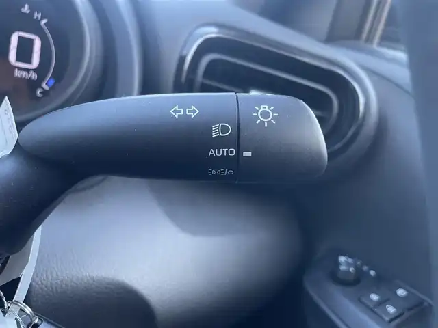 トヨタ ヤリスクロス ハイブリッド G 静岡県 2021(令3)年 2.6万km ホワイトパールクリスタルシャイン ワンオーナー/純正ディスプレイオーディオナビ/（AM/FM/BT/Miracast)/フルセグTV/HDMI端子有り/バックカメラ/クリアランスソナー/レーダークルーズコントロール/トヨタセーフティセンス/プリクラッシュセーフティ/レーンキープアシスト/横滑り防止装置/電動パーキングブレーキ/オートホールド/スマートキー/プッシュスタート/ビルトインETC2.0/LEDヘッドライト/オートマチックハイビーム/純正16インチアルミホイール/純正フロアマット/社外前後型ドライブレコーダー/（TZ-D205W）/取扱説明書/保証書