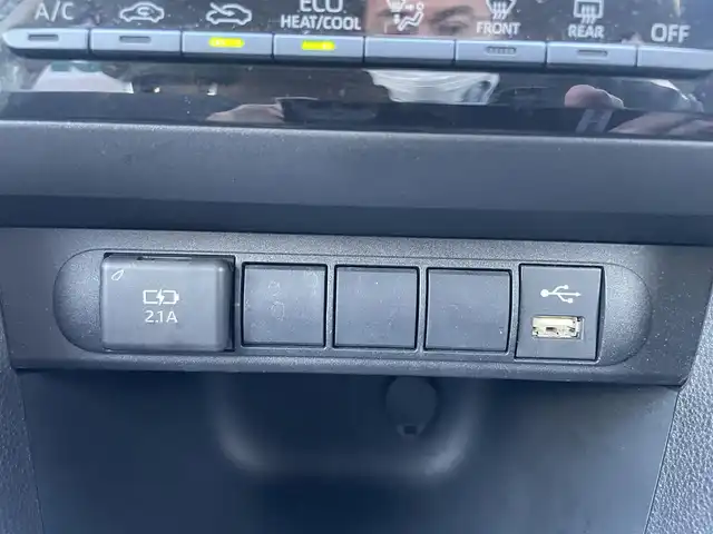 トヨタ ヤリスクロス ハイブリッド G 静岡県 2021(令3)年 2.6万km ホワイトパールクリスタルシャイン ワンオーナー/純正ディスプレイオーディオナビ/（AM/FM/BT/Miracast)/フルセグTV/HDMI端子有り/バックカメラ/クリアランスソナー/レーダークルーズコントロール/トヨタセーフティセンス/プリクラッシュセーフティ/レーンキープアシスト/横滑り防止装置/電動パーキングブレーキ/オートホールド/スマートキー/プッシュスタート/ビルトインETC2.0/LEDヘッドライト/オートマチックハイビーム/純正16インチアルミホイール/純正フロアマット/社外前後型ドライブレコーダー/（TZ-D205W）/取扱説明書/保証書