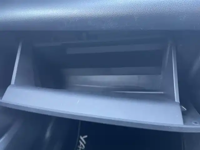 トヨタ ヤリスクロス ハイブリッド G 静岡県 2021(令3)年 2.6万km ホワイトパールクリスタルシャイン ワンオーナー/純正ディスプレイオーディオナビ/（AM/FM/BT/Miracast)/フルセグTV/HDMI端子有り/バックカメラ/クリアランスソナー/レーダークルーズコントロール/トヨタセーフティセンス/プリクラッシュセーフティ/レーンキープアシスト/横滑り防止装置/電動パーキングブレーキ/オートホールド/スマートキー/プッシュスタート/ビルトインETC2.0/LEDヘッドライト/オートマチックハイビーム/純正16インチアルミホイール/純正フロアマット/社外前後型ドライブレコーダー/（TZ-D205W）/取扱説明書/保証書