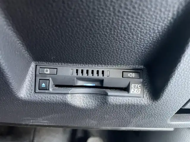 トヨタ ヤリスクロス ハイブリッド G 静岡県 2021(令3)年 2.6万km ホワイトパールクリスタルシャイン ワンオーナー/純正ディスプレイオーディオナビ/（AM/FM/BT/Miracast)/フルセグTV/HDMI端子有り/バックカメラ/クリアランスソナー/レーダークルーズコントロール/トヨタセーフティセンス/プリクラッシュセーフティ/レーンキープアシスト/横滑り防止装置/電動パーキングブレーキ/オートホールド/スマートキー/プッシュスタート/ビルトインETC2.0/LEDヘッドライト/オートマチックハイビーム/純正16インチアルミホイール/純正フロアマット/社外前後型ドライブレコーダー/（TZ-D205W）/取扱説明書/保証書