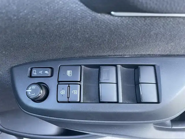 トヨタ ヤリスクロス ハイブリッド G 静岡県 2021(令3)年 2.6万km ホワイトパールクリスタルシャイン ワンオーナー/純正ディスプレイオーディオナビ/（AM/FM/BT/Miracast)/フルセグTV/HDMI端子有り/バックカメラ/クリアランスソナー/レーダークルーズコントロール/トヨタセーフティセンス/プリクラッシュセーフティ/レーンキープアシスト/横滑り防止装置/電動パーキングブレーキ/オートホールド/スマートキー/プッシュスタート/ビルトインETC2.0/LEDヘッドライト/オートマチックハイビーム/純正16インチアルミホイール/純正フロアマット/社外前後型ドライブレコーダー/（TZ-D205W）/取扱説明書/保証書