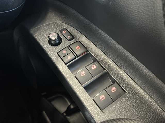 トヨタ シエンタ G クエロ 静岡県 2018(平30)年 6万km ブラックマイカ ナビ機能/FM/AM/SD/ipod/フルセグTV/USB/Bluetooth/CD/DVD/主要装備/・バックカメラ　/・スマートキー　/・ドライブレコーダー　/・ＥＴＣ　/・両側パワースライドドア　/・オートハイビーム　/・オートライト/・ＬＥＤヘッドライト　/・衝突軽減システム　/・ステアリングリモコン　/・フォグランプ　/・レーンキープ/・横滑り防止装置/・盗難防止装置/・純正ホイールキャップ