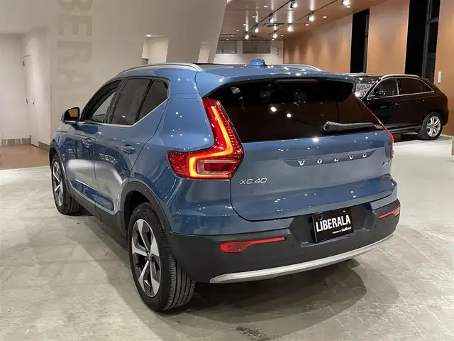 ボルボ ボルボ ＸＣ４０ アルティメットB4 AWD ダークED 道央・札幌 2022(令4)年 4.3万km 青 メタリックペイント/電動パノラマガラスサンルーフ/ピクセルLEDヘッドライト/ハーマンカードンサラウンド/ダークティンテッドガラス/Googleナビ/360°カメラ/パークアシスト/本革シート/シートヒーター/ACC/BLIS/ワイヤレスチャージング/アクティブハイビーム/パワーテールゲート