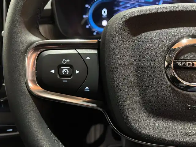 ボルボ ボルボ ＸＣ４０ アルティメットB4 AWD ダークED 道央・札幌 2022(令4)年 4.3万km 青 メタリックペイント/電動パノラマガラスサンルーフ/ピクセルLEDヘッドライト/ハーマンカードンサラウンド/ダークティンテッドガラス/Googleナビ/360°カメラ/パークアシスト/本革シート/シートヒーター/ACC/BLIS/ワイヤレスチャージング/アクティブハイビーム/パワーテールゲート