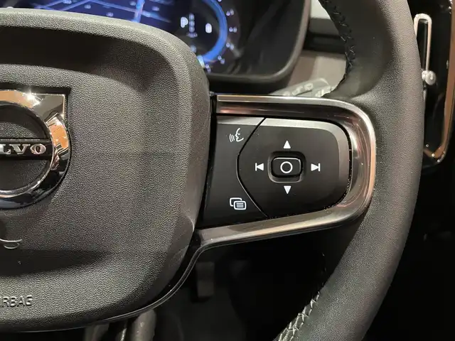 ボルボ ボルボ ＸＣ４０ アルティメットB4 AWD ダークED 道央・札幌 2022(令4)年 4.3万km 青 メタリックペイント/電動パノラマガラスサンルーフ/ピクセルLEDヘッドライト/ハーマンカードンサラウンド/ダークティンテッドガラス/Googleナビ/360°カメラ/パークアシスト/本革シート/シートヒーター/ACC/BLIS/ワイヤレスチャージング/アクティブハイビーム/パワーテールゲート