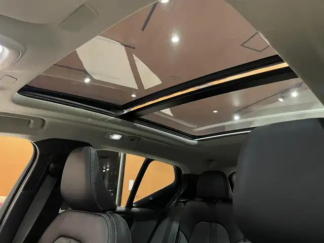 ボルボ ボルボ ＸＣ４０ アルティメットB4 AWD ダークED 道央・札幌 2022(令4)年 4.3万km 青 メタリックペイント/電動パノラマガラスサンルーフ/ピクセルLEDヘッドライト/ハーマンカードンサラウンド/ダークティンテッドガラス/Googleナビ/360°カメラ/パークアシスト/本革シート/シートヒーター/ACC/BLIS/ワイヤレスチャージング/アクティブハイビーム/パワーテールゲート