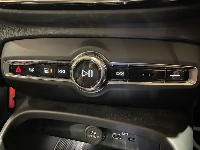 ボルボ ボルボ ＸＣ４０ アルティメットB4 AWD ダークED 道央・札幌 2022(令4)年 4.3万km 青 メタリックペイント/電動パノラマガラスサンルーフ/ピクセルLEDヘッドライト/ハーマンカードンサラウンド/ダークティンテッドガラス/Googleナビ/360°カメラ/パークアシスト/本革シート/シートヒーター/ACC/BLIS/ワイヤレスチャージング/アクティブハイビーム/パワーテールゲート