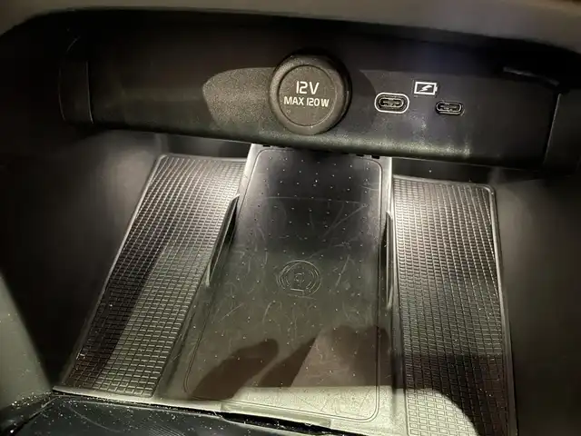 ボルボ ボルボ ＸＣ４０ アルティメットB4 AWD ダークED 道央・札幌 2022(令4)年 4.3万km 青 メタリックペイント/電動パノラマガラスサンルーフ/ピクセルLEDヘッドライト/ハーマンカードンサラウンド/ダークティンテッドガラス/Googleナビ/360°カメラ/パークアシスト/本革シート/シートヒーター/ACC/BLIS/ワイヤレスチャージング/アクティブハイビーム/パワーテールゲート