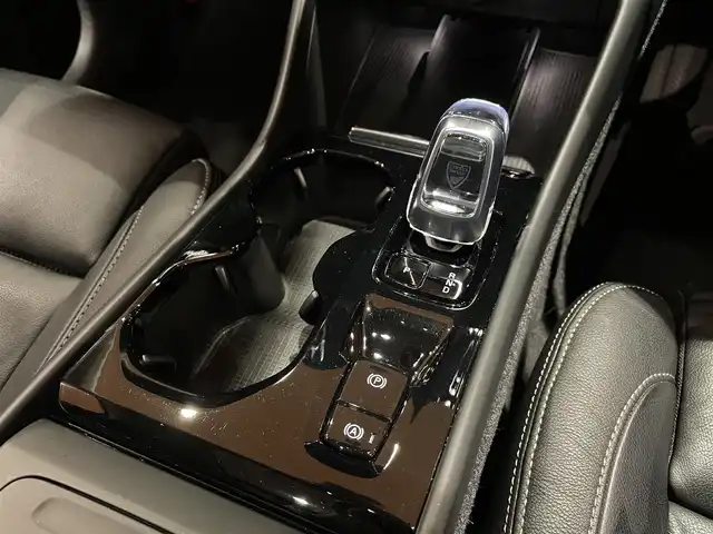 ボルボ ボルボ ＸＣ４０ アルティメットB4 AWD ダークED 道央・札幌 2022(令4)年 4.3万km 青 メタリックペイント/電動パノラマガラスサンルーフ/ピクセルLEDヘッドライト/ハーマンカードンサラウンド/ダークティンテッドガラス/Googleナビ/360°カメラ/パークアシスト/本革シート/シートヒーター/ACC/BLIS/ワイヤレスチャージング/アクティブハイビーム/パワーテールゲート