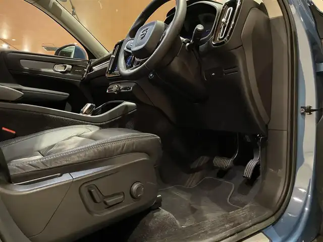 ボルボ ボルボ ＸＣ４０ アルティメットB4 AWD ダークED 道央・札幌 2022(令4)年 4.3万km 青 メタリックペイント/電動パノラマガラスサンルーフ/ピクセルLEDヘッドライト/ハーマンカードンサラウンド/ダークティンテッドガラス/Googleナビ/360°カメラ/パークアシスト/本革シート/シートヒーター/ACC/BLIS/ワイヤレスチャージング/アクティブハイビーム/パワーテールゲート