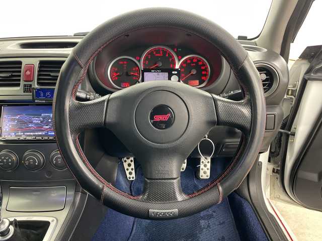 スバル インプレッサ ＷＲＸ STi 道央・札幌 2004(平16)年 15.9万km ピュアホワイト ・４ＷＤ/・ＤＣＣＤ/・Ｃ－ＤＩＦＦ/・Ｉ／Ｃスプレー/・ＨＫＳ ＥＶＣ－Ｓ/・ＨＫＳ メタルキャタライザー/・ＨＫＳ マフラー/・ＨＫＳ ＬＡクラッチ/・クスコ ＬＳＤ/・アルミラジエーター/・コトスポーツ ブローオフバルブ/・ＴＥＩＮ車高調/・Ａ－Ｔｅｃｈファイナルスピード改１７インチアルミ/・フロント/サイド/リアスポイラー/・社外ＨＤＤナビ＆ＴＶ＆ＤＶＤ＆ＣＤ＆ＡＵＸ＆ＵＳＢ/・バックカメラ/・取扱説明書有り/・スペアキー１本有/・令和２年１０月/令和４年１月/令和５年２月/令和５年６月ディーラー点検整備記録簿有り
