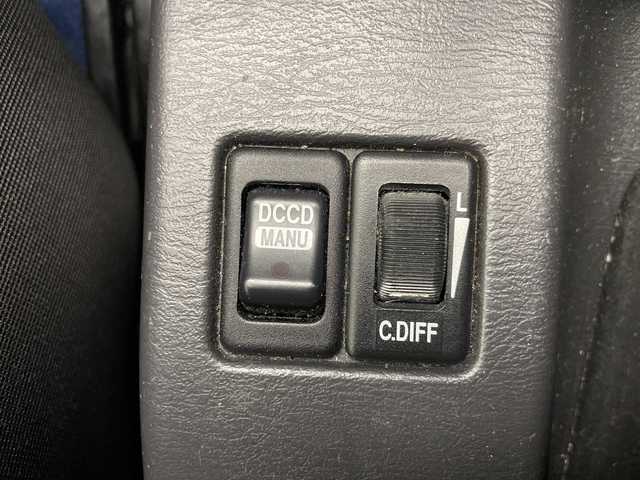 スバル インプレッサ ＷＲＸ STi 道央・札幌 2004(平16)年 15.9万km ピュアホワイト ・４ＷＤ/・ＤＣＣＤ/・Ｃ－ＤＩＦＦ/・Ｉ／Ｃスプレー/・ＨＫＳ ＥＶＣ－Ｓ/・ＨＫＳ メタルキャタライザー/・ＨＫＳ マフラー/・ＨＫＳ ＬＡクラッチ/・クスコ ＬＳＤ/・アルミラジエーター/・コトスポーツ ブローオフバルブ/・ＴＥＩＮ車高調/・Ａ－Ｔｅｃｈファイナルスピード改１７インチアルミ/・フロント/サイド/リアスポイラー/・社外ＨＤＤナビ＆ＴＶ＆ＤＶＤ＆ＣＤ＆ＡＵＸ＆ＵＳＢ/・バックカメラ/・取扱説明書有り/・スペアキー１本有/・令和２年１０月/令和４年１月/令和５年２月/令和５年６月ディーラー点検整備記録簿有り