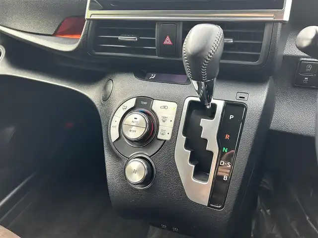 トヨタ シエンタ G クエロ 愛媛県 2019(令1)年 3.8万km センシュアルレッドマイカ 純正ナビ（Bluetooth/フルセグTV）/パノラミックビューモニター/トヨタセーフティセンス/ステアリングリモコン/両側パワースライドドア/ハーフレザーシート/ETC/前後ドライブレコーダー/クリアランスソナー/3列シート/LEDヘッドライト/オートマチックハイビーム/スマートキー×２