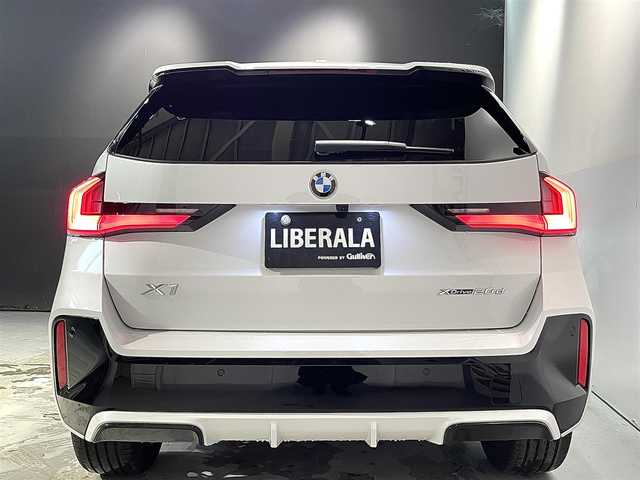 ＢＭＷ ＢＭＷ Ｘ１ xDrive 20d Mスポーツ 道央・札幌 2023(令5)年 0.7万km ミネラルホワイト ドライビング・アシスト・プロフェッショナル/　・ACC/　・レーン・ディパーチャー・ウォーニング/　・レーン・チェンジ・アシスト/　・レーン・チェンジ・ウォーニング/　・レーン・キーピング・アシスト/　・エマージェンシー・ストップ・アシスト/パーキング・アシスト・プラス/　・アクティブPDC/　・キーピング・アシスト/　・サラウンド・ビュー・システム/電動シート（D/N）/シートヒーター（D/N）/アダプティブLEDヘッドライト/オートライト/レインセンサー/ワイヤレスチャージング/アンビエントライト/BMWライブ・コックピット/BMWコネクテッド・ドライブ・プロフェッショナル/オートマチック・テールゲート・オペレーション/ETC/保証書、取扱説明書、スペアキー1本有