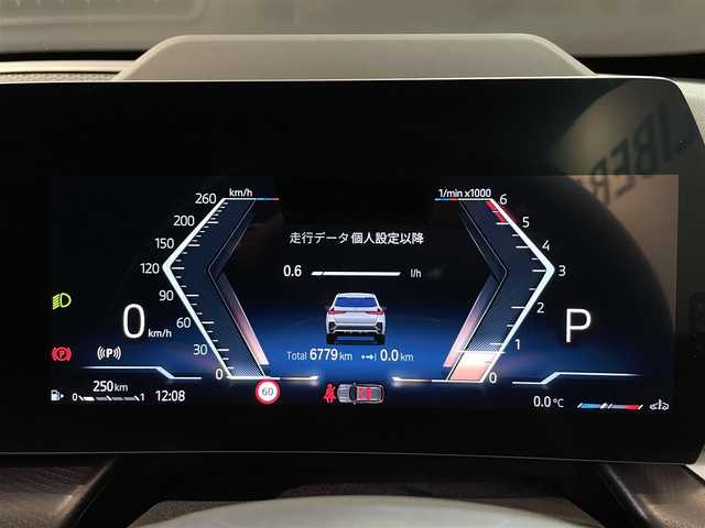 ＢＭＷ ＢＭＷ Ｘ１ xDrive 20d Mスポーツ 道央・札幌 2023(令5)年 0.7万km ミネラルホワイト ドライビング・アシスト・プロフェッショナル/　・ACC/　・レーン・ディパーチャー・ウォーニング/　・レーン・チェンジ・アシスト/　・レーン・チェンジ・ウォーニング/　・レーン・キーピング・アシスト/　・エマージェンシー・ストップ・アシスト/パーキング・アシスト・プラス/　・アクティブPDC/　・キーピング・アシスト/　・サラウンド・ビュー・システム/電動シート（D/N）/シートヒーター（D/N）/アダプティブLEDヘッドライト/オートライト/レインセンサー/ワイヤレスチャージング/アンビエントライト/BMWライブ・コックピット/BMWコネクテッド・ドライブ・プロフェッショナル/オートマチック・テールゲート・オペレーション/ETC/保証書、取扱説明書、スペアキー1本有