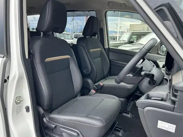 日産 セレナ ハイウェイスター V 奈良県 2022(令4)年 1.8万km プリズムホワイト 純正１２．３インチナビ　/フルセグＴＶ　/BT/HDMI/USB/アラウンドビューモニター　/前後ドライブレコーダー　/デジタルインナーミラー　/プロパイロット　/置くだけ充電　/ＥＴＣ２．０　/前後コーナーセンサー　/シートヒーター　/ＷＡＣ/AUTOHOLD/LEDヘッドライト/オートライト/両側パワースライドドア/追従型クルーズコントロール/パドルシフト