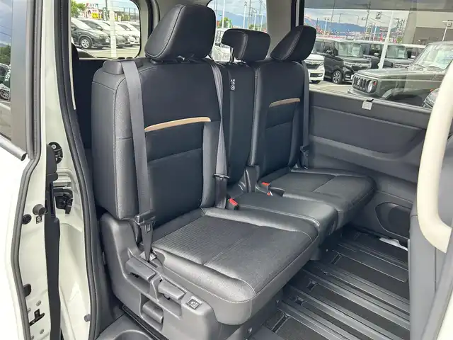 日産 セレナ ハイウェイスター V 奈良県 2022(令4)年 1.8万km プリズムホワイト 純正１２．３インチナビ　/フルセグＴＶ　/BT/HDMI/USB/アラウンドビューモニター　/前後ドライブレコーダー　/デジタルインナーミラー　/プロパイロット　/置くだけ充電　/ＥＴＣ２．０　/前後コーナーセンサー　/シートヒーター　/ＷＡＣ/AUTOHOLD/LEDヘッドライト/オートライト/両側パワースライドドア/追従型クルーズコントロール/パドルシフト