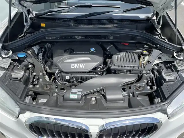 ＢＭＷ Ｘ１ sDrive 18i Mスポーツ 神奈川県 2016(平28)年 5.1万km アルピンホワイトⅢ ・前後ドライブレコーダー　/・ＭＴモード付きＡＴ　/・Ｗエアコン　/・衝突軽減システム　/・前後コーナーセンサー　/・純正１８インチアルミホイール　/・Bluetooth完備　/・ＢＭＷＭシリーズ　/・ＳＵＶ　/・車外バックカメラ
