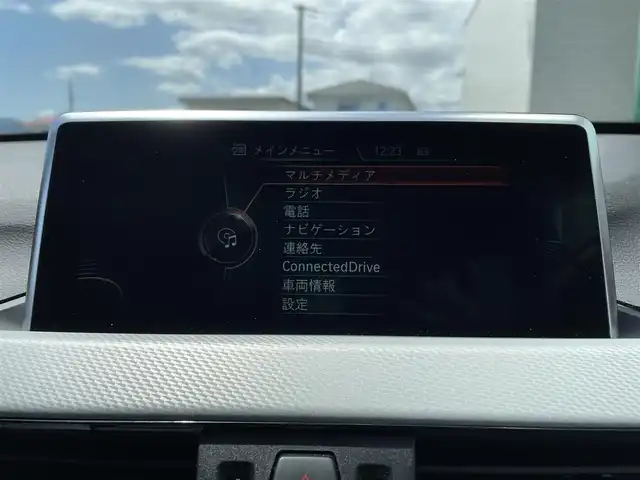 ＢＭＷ Ｘ１ sDrive 18i Mスポーツ 神奈川県 2016(平28)年 5.1万km アルピンホワイトⅢ ・前後ドライブレコーダー　/・ＭＴモード付きＡＴ　/・Ｗエアコン　/・衝突軽減システム　/・前後コーナーセンサー　/・純正１８インチアルミホイール　/・Bluetooth完備　/・ＢＭＷＭシリーズ　/・ＳＵＶ　/・車外バックカメラ