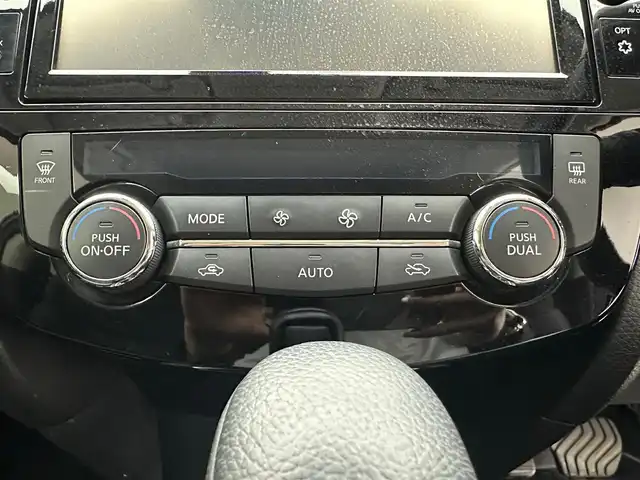 日産 エクストレイル 20X 兵庫県 2017(平29)年 4.8万km ダイヤモンドブラック エマージェンシーブレーキ/4WD/純正SDナビ（CD/DVD/SD/BT/フルセグ）/バックカメラ/ETC/ドラレコ/ルーフレール/パワーバックドア/全席シートヒーター/スマーキー/プッシュスタート/スマーキー/オートライト/LEDライト/フォグランプ