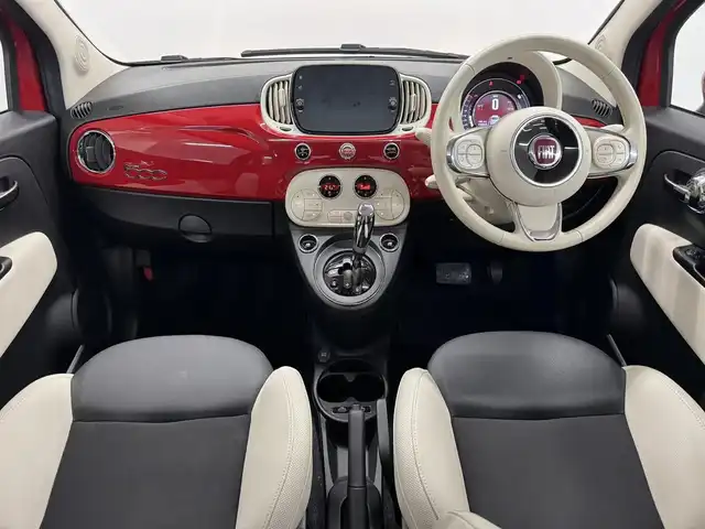 フィアット ５００ 1．2 ドルチェ 三重県 2022(令4)年 2.5万km パソドプレレッド ガソリン/FF/MTモード付インパネ5DCT/純正 7インチオーディオプレイヤー/（FM/AM/Bluetooth/USB/iPod/Apple CarPlay/AndroidAuto）/ドライブレコーダー 前後/ETC/530台限定モデル『1.2 DOLCE』/130台限定カラー『Pasodoble Red（パソドブレ・レッド）』/安全/・ABS＋EBD（アンチロックブレーキ＋電子制動力配分装置）/ESC（エレクトロスタビリティコントロール）/●ASR（アンチスリップレギュレーション：横滑り防止装置）/●HBA（ハイドローリックブレーキアシスト：ブレーキアシスト）/●HHS（ヒルホールドシステム：坂道発進補助機能）/●MSR（モーターシュレップレグルング：エンジンブレーキトルク制御）/装備（…1.2DOLCE特別装備）/ガラスルーフ（固定式）/2トーン ハーフレザーシート（ブラックxアイス）/・クルーズコントロール/フルオートエアコン/キセノンヘッドライト（光軸自動補正式）/ヘッドライトウォッシャー（ポップアップ式）/フロントフォグランプ/・リアフォグランプ/・ステアリングスイッチ/純正 15インチアルミホイール/・SRS サイド＆カーテンエアバッグ/・リモコンキーレス