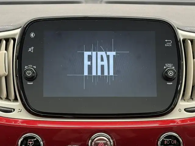 フィアット ５００ 1．2 ドルチェ 三重県 2022(令4)年 2.5万km パソドプレレッド ガソリン/FF/MTモード付インパネ5DCT/純正 7インチオーディオプレイヤー/（FM/AM/Bluetooth/USB/iPod/Apple CarPlay/AndroidAuto）/ドライブレコーダー 前後/ETC/530台限定モデル『1.2 DOLCE』/130台限定カラー『Pasodoble Red（パソドブレ・レッド）』/安全/・ABS＋EBD（アンチロックブレーキ＋電子制動力配分装置）/ESC（エレクトロスタビリティコントロール）/●ASR（アンチスリップレギュレーション：横滑り防止装置）/●HBA（ハイドローリックブレーキアシスト：ブレーキアシスト）/●HHS（ヒルホールドシステム：坂道発進補助機能）/●MSR（モーターシュレップレグルング：エンジンブレーキトルク制御）/装備（…1.2DOLCE特別装備）/ガラスルーフ（固定式）/2トーン ハーフレザーシート（ブラックxアイス）/・クルーズコントロール/フルオートエアコン/キセノンヘッドライト（光軸自動補正式）/ヘッドライトウォッシャー（ポップアップ式）/フロントフォグランプ/・リアフォグランプ/・ステアリングスイッチ/純正 15インチアルミホイール/・SRS サイド＆カーテンエアバッグ/・リモコンキーレス