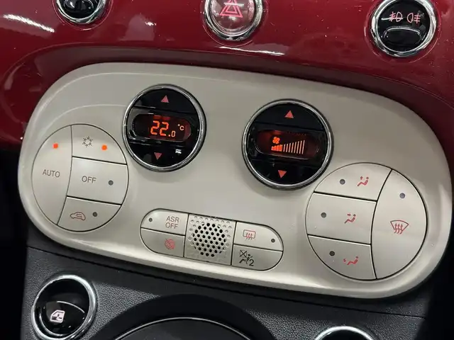 フィアット ５００ 1．2 ドルチェ 三重県 2022(令4)年 2.5万km パソドプレレッド ガソリン/FF/MTモード付インパネ5DCT/純正 7インチオーディオプレイヤー/（FM/AM/Bluetooth/USB/iPod/Apple CarPlay/AndroidAuto）/ドライブレコーダー 前後/ETC/530台限定モデル『1.2 DOLCE』/130台限定カラー『Pasodoble Red（パソドブレ・レッド）』/安全/・ABS＋EBD（アンチロックブレーキ＋電子制動力配分装置）/ESC（エレクトロスタビリティコントロール）/●ASR（アンチスリップレギュレーション：横滑り防止装置）/●HBA（ハイドローリックブレーキアシスト：ブレーキアシスト）/●HHS（ヒルホールドシステム：坂道発進補助機能）/●MSR（モーターシュレップレグルング：エンジンブレーキトルク制御）/装備（…1.2DOLCE特別装備）/ガラスルーフ（固定式）/2トーン ハーフレザーシート（ブラックxアイス）/・クルーズコントロール/フルオートエアコン/キセノンヘッドライト（光軸自動補正式）/ヘッドライトウォッシャー（ポップアップ式）/フロントフォグランプ/・リアフォグランプ/・ステアリングスイッチ/純正 15インチアルミホイール/・SRS サイド＆カーテンエアバッグ/・リモコンキーレス