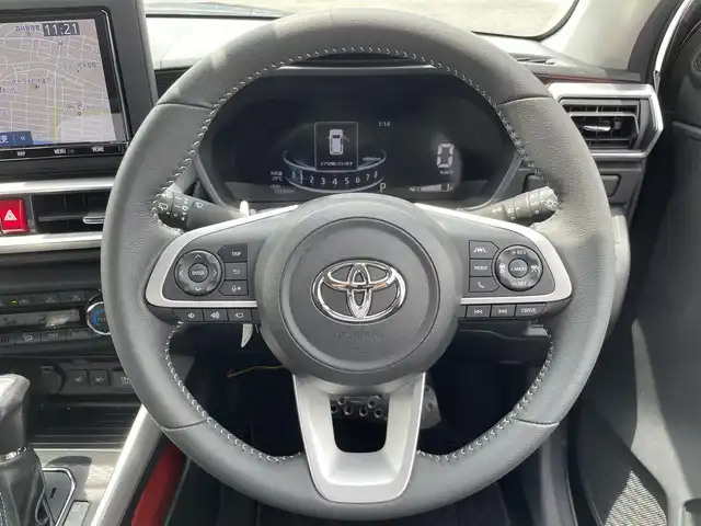 トヨタ ライズ Z 熊本県 2022(令4)年 1.4万km ブラックマイカメタリック 純正9インチモニターSDナビ/・AM/FM/CD/DVD/SD/・Bluetooth/・フルセグTV/全周囲カメラ/トヨタセーフティーセンス/・クリアランスソナー/・リアクロストラフィックアラート/・ブラインドスポットモニター/・プリクラッシュセーフティー/・レーントレーシングアシスト/・レーダークルーズコントロール/・先行車発進告知機能/GEOLANDARタイヤ/ビルトインETC/ボタン式サイドブレーキ/ホールドブレーキ/ステアリングスイッチ/革巻きステアリング/シートヒーター（D＋N席）/フォグランプ/ウィンカーミラー/電動格納ミラー/社外スピーカー（Pionner ）/純正フロアマット/アイドリングストップ