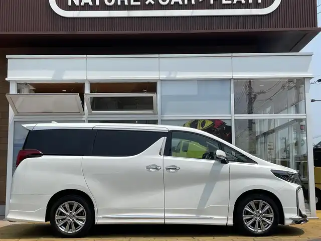 トヨタ アルファード S タイプゴールドⅢ 道北・旭川 2022(令4)年 1.9万km ホワイトパールクリスタルシャイン モデリスタフルエアロ/寒冷地仕様/マルチメディアディスプレイオーディオ/バックカメラ/地デジ/Bluetooth/プリクラッシュセーフティ/レーンキープアシスト/パワーバックドア/全方位ドライブレコーダー/レーダークルーズコントロール/リアヒーターエアコン/ハーフ黒レザーシート/リアスポイラー/HDMI入力端子/USB入力端子/CD、DVDチェンジャー付き/ETC/1体型エンジンスターター/フリップダウンモニター/リアフォグ/ワイパーデアイサー/TVキャンセラー付き/スペアキー1個/取扱説明書/保証書