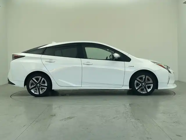 トヨタ プリウス A ツーリングセレクション 愛知県 2018(平30)年 3.3万km スーパーホワイトⅡ 純正ナビ/・Bluetooth/・CD/DVD/・フルセグテレビ/・SD音楽録音/バックカメラ/シートヒーター/衝突軽減ブレーキ/レーンキープアシスト/オートマチックハイビーム/レーダークルーズコントロール/前後コーナーセンサー/ＬＥＤヘッドライト/前方ドライブレコーダー/ＥＴＣ２．０