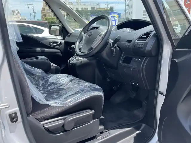 日産 セレナ ハイウェイスター Sハイブリッド 沖縄県 2013(平25)年 7.2万km ブリリアントシルバー (株)IDOMが運営する【じしゃロンOO店】の自社ローン専用車両になりますこちらは現金またはオートローンご利用時の価格です。自社ローンご希望の方は別途その旨お申付け下さい/・プッシュスタート　/・純正ナビ　/・Ｂｌｕｅｔｏｏｔｈ接続　/・バックカメラ　/・ＥＴＣ　/・両側パワースライドドア　/・クルーズコントロール　/・スマートキー　/・純正フロアマット　/・純正アルミホイール　/・取扱説明書