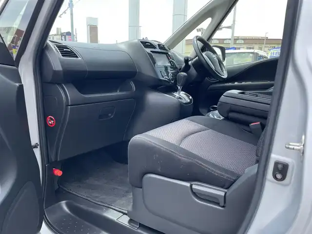 日産 セレナ ハイウェイスター Sハイブリッド 沖縄県 2013(平25)年 7.2万km ブリリアントシルバー (株)IDOMが運営する【じしゃロンOO店】の自社ローン専用車両になりますこちらは現金またはオートローンご利用時の価格です。自社ローンご希望の方は別途その旨お申付け下さい/・プッシュスタート　/・純正ナビ　/・Ｂｌｕｅｔｏｏｔｈ接続　/・バックカメラ　/・ＥＴＣ　/・両側パワースライドドア　/・クルーズコントロール　/・スマートキー　/・純正フロアマット　/・純正アルミホイール　/・取扱説明書