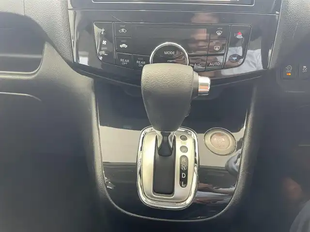 日産 セレナ ハイウェイスター Sハイブリッド 沖縄県 2013(平25)年 7.2万km ブリリアントシルバー (株)IDOMが運営する【じしゃロンOO店】の自社ローン専用車両になりますこちらは現金またはオートローンご利用時の価格です。自社ローンご希望の方は別途その旨お申付け下さい/・プッシュスタート　/・純正ナビ　/・Ｂｌｕｅｔｏｏｔｈ接続　/・バックカメラ　/・ＥＴＣ　/・両側パワースライドドア　/・クルーズコントロール　/・スマートキー　/・純正フロアマット　/・純正アルミホイール　/・取扱説明書