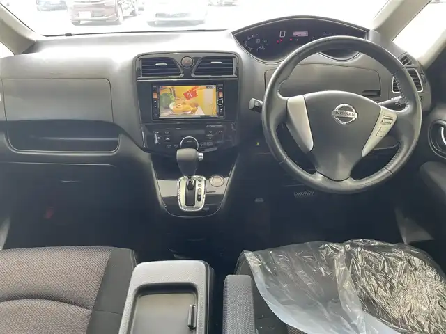 日産 セレナ ハイウェイスター Sハイブリッド 沖縄県 2013(平25)年 7.2万km ブリリアントシルバー (株)IDOMが運営する【じしゃロンOO店】の自社ローン専用車両になりますこちらは現金またはオートローンご利用時の価格です。自社ローンご希望の方は別途その旨お申付け下さい/・プッシュスタート　/・純正ナビ　/・Ｂｌｕｅｔｏｏｔｈ接続　/・バックカメラ　/・ＥＴＣ　/・両側パワースライドドア　/・クルーズコントロール　/・スマートキー　/・純正フロアマット　/・純正アルミホイール　/・取扱説明書