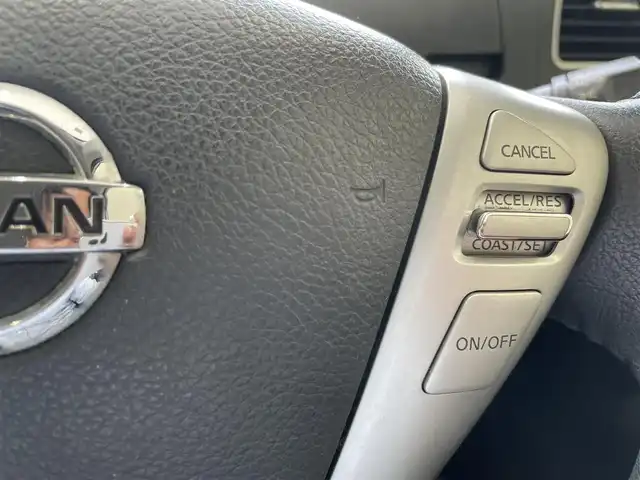 日産 セレナ ハイウェイスター Sハイブリッド 沖縄県 2013(平25)年 7.2万km ブリリアントシルバー (株)IDOMが運営する【じしゃロンOO店】の自社ローン専用車両になりますこちらは現金またはオートローンご利用時の価格です。自社ローンご希望の方は別途その旨お申付け下さい/・プッシュスタート　/・純正ナビ　/・Ｂｌｕｅｔｏｏｔｈ接続　/・バックカメラ　/・ＥＴＣ　/・両側パワースライドドア　/・クルーズコントロール　/・スマートキー　/・純正フロアマット　/・純正アルミホイール　/・取扱説明書