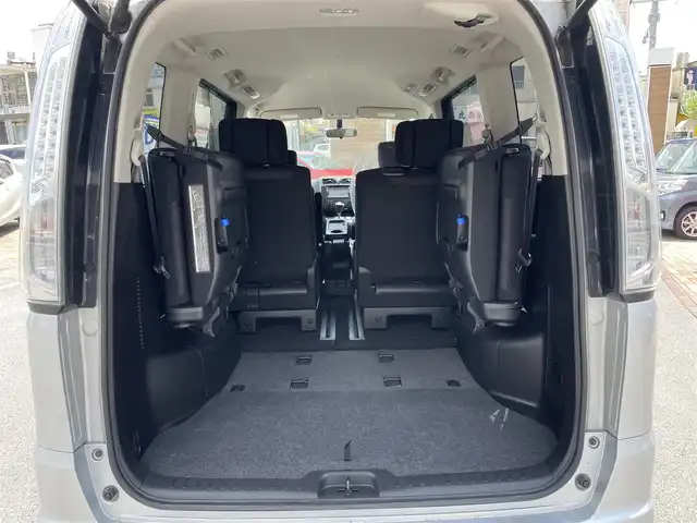 日産 セレナ ハイウェイスター Sハイブリッド 沖縄県 2013(平25)年 7.2万km ブリリアントシルバー (株)IDOMが運営する【じしゃロンOO店】の自社ローン専用車両になりますこちらは現金またはオートローンご利用時の価格です。自社ローンご希望の方は別途その旨お申付け下さい/・プッシュスタート　/・純正ナビ　/・Ｂｌｕｅｔｏｏｔｈ接続　/・バックカメラ　/・ＥＴＣ　/・両側パワースライドドア　/・クルーズコントロール　/・スマートキー　/・純正フロアマット　/・純正アルミホイール　/・取扱説明書