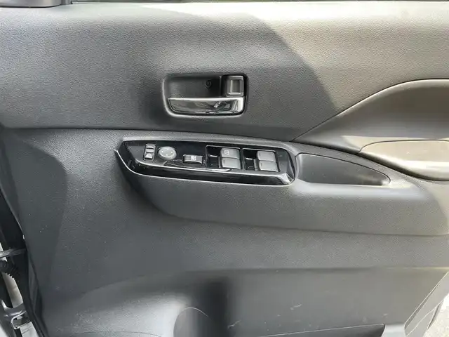 三菱 デリカミニ T プレミアム 滋賀県 2024(令6)年 1.7万km グレーⅡ ナビ/CD/DVD/Bluetooth/AppleCarPlay/フルセグテレビ/マルチアラウンドモニター/デジタルルームミラー/両側パワースライドドア/マイパイロット/e-アシスト/・衝突被害軽減ブレーキ/・踏み間違い衝突防止アシスト/・車線逸脱警報システム/・車線逸脱防止支援機能/・オートマチックハイビーム/・ふらつき警報/シートヒーター /ステアヒーター/ETC/LEDヘッドライト/オートライト/プッシュスタート /スマートキー